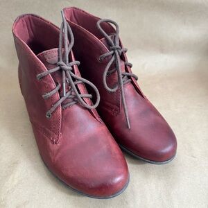 Cobb Hill by New Balance Aria Ankle boots in "Merlot" red. Size 7.5